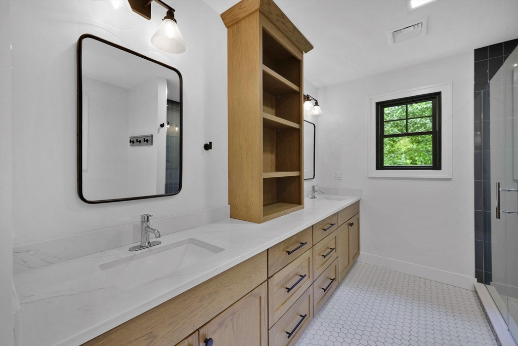 1322 Center Street Ludlow, MA 01056 - Photo 20 of 40