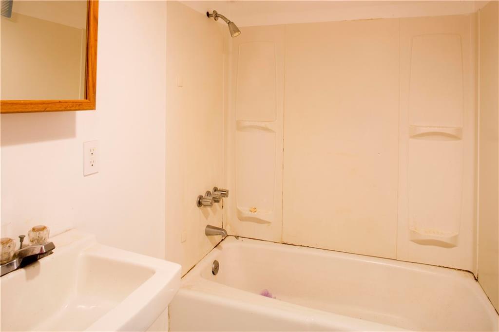 241 Canaan Road Hampden, ME 04444 - Photo 24 of 32 Apartment with full bathroom