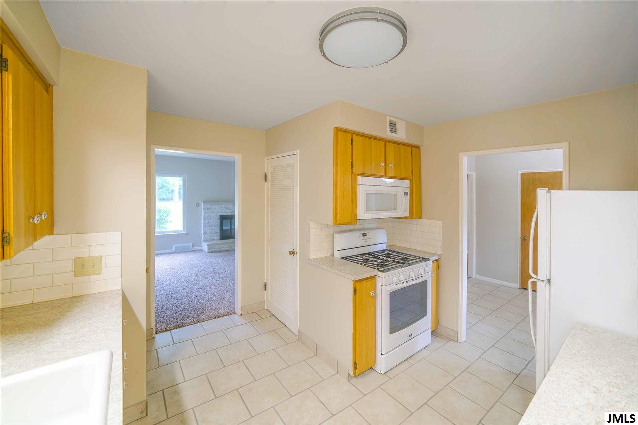 856 Springcrest Boulevard Jackson, MI 49203 - Photo 13 of 24 Photo 16