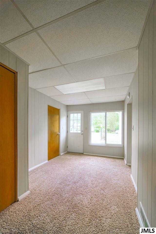 856 Springcrest Boulevard Jackson, MI 49203 - Photo 9 of 24 Photo 12