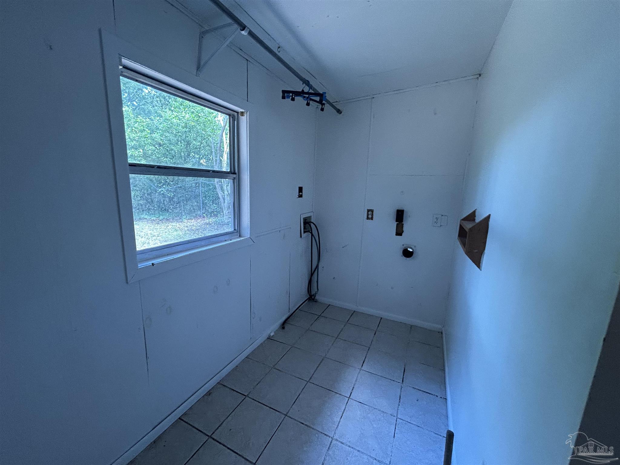 210 Milton Road Pensacola, FL 32507 - Photo 14 of 17 a view of room with window