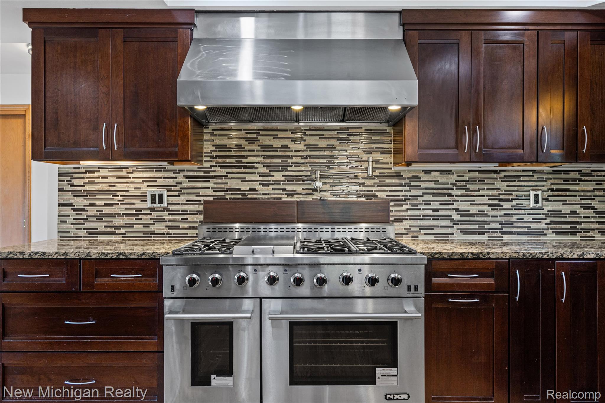8359 Chicago Road South Warren, MI 48093 - Photo 15 of 74