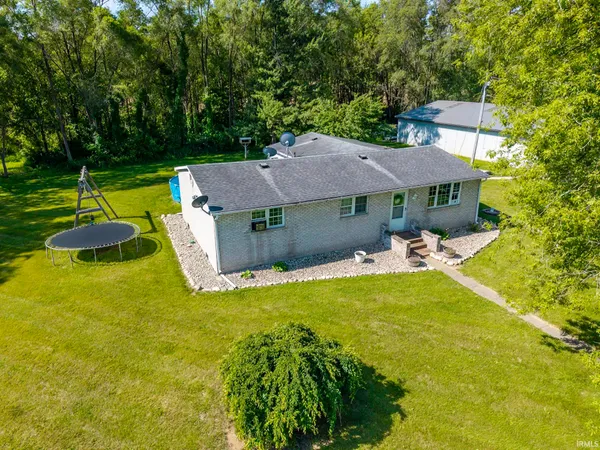 $330,000 | 10390 East 375 North, Howe, IN 46746