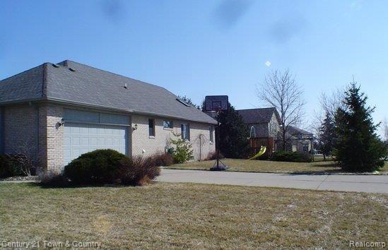 174 Bellshire Lane Rochester, MI 48307 - Photo 20 of 23 Garage