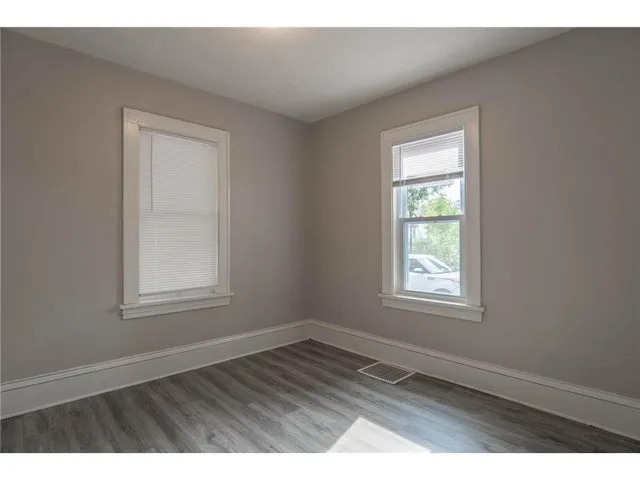 $1,725 | 1002 Lowry Avenue North, Minneapolis, MN 55412