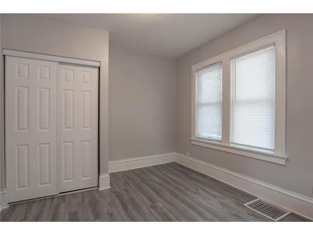 $1,725 | 1002 Lowry Avenue North, Minneapolis, MN 55412