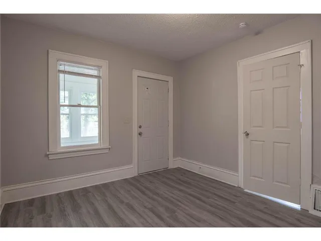 $1,725 | 1002 Lowry Avenue North, Minneapolis, MN 55412