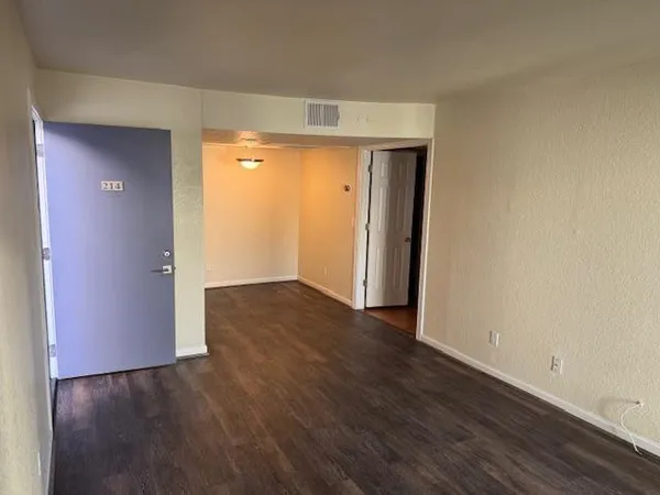 $995 | 740 West Elm Street, Unit 214, Phoenix, AZ 85013