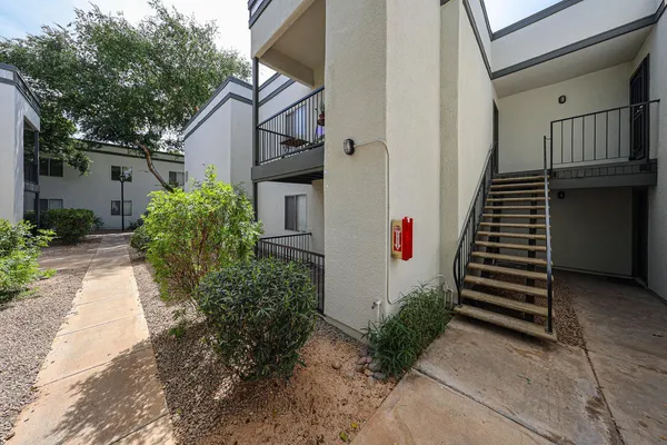 $995 | 740 West Elm Street, Unit 214, Phoenix, AZ 85013