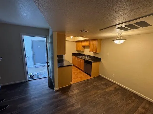 $1,100 | 740 West Elm Street, Unit 214, Phoenix, AZ 85013