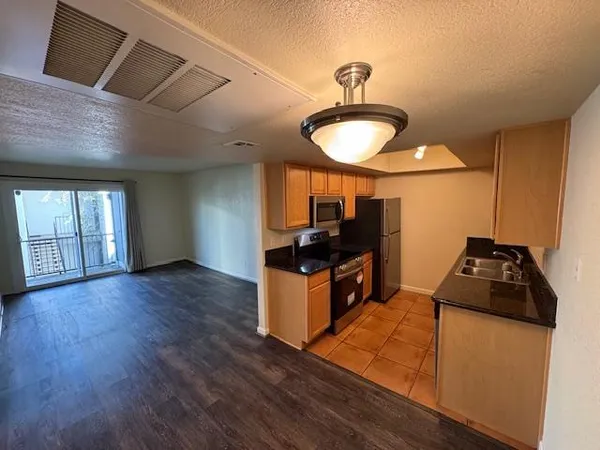 $1,100 | 740 West Elm Street, Unit 214, Phoenix, AZ 85013