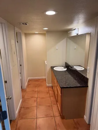 $1,100 | 740 West Elm Street, Unit 214, Phoenix, AZ 85013