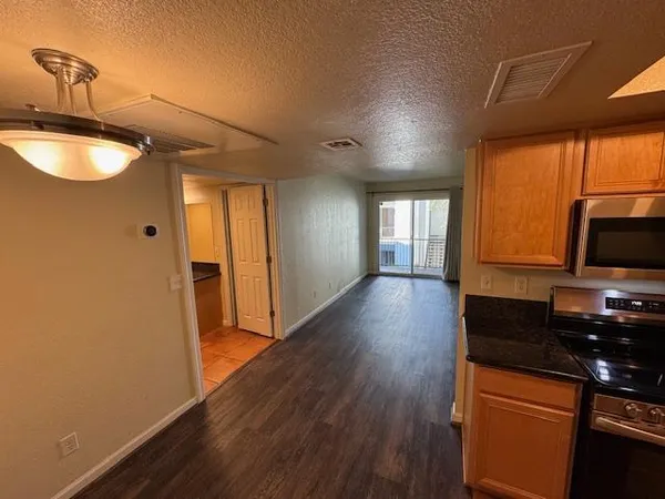 $1,100 | 740 West Elm Street, Unit 214, Phoenix, AZ 85013