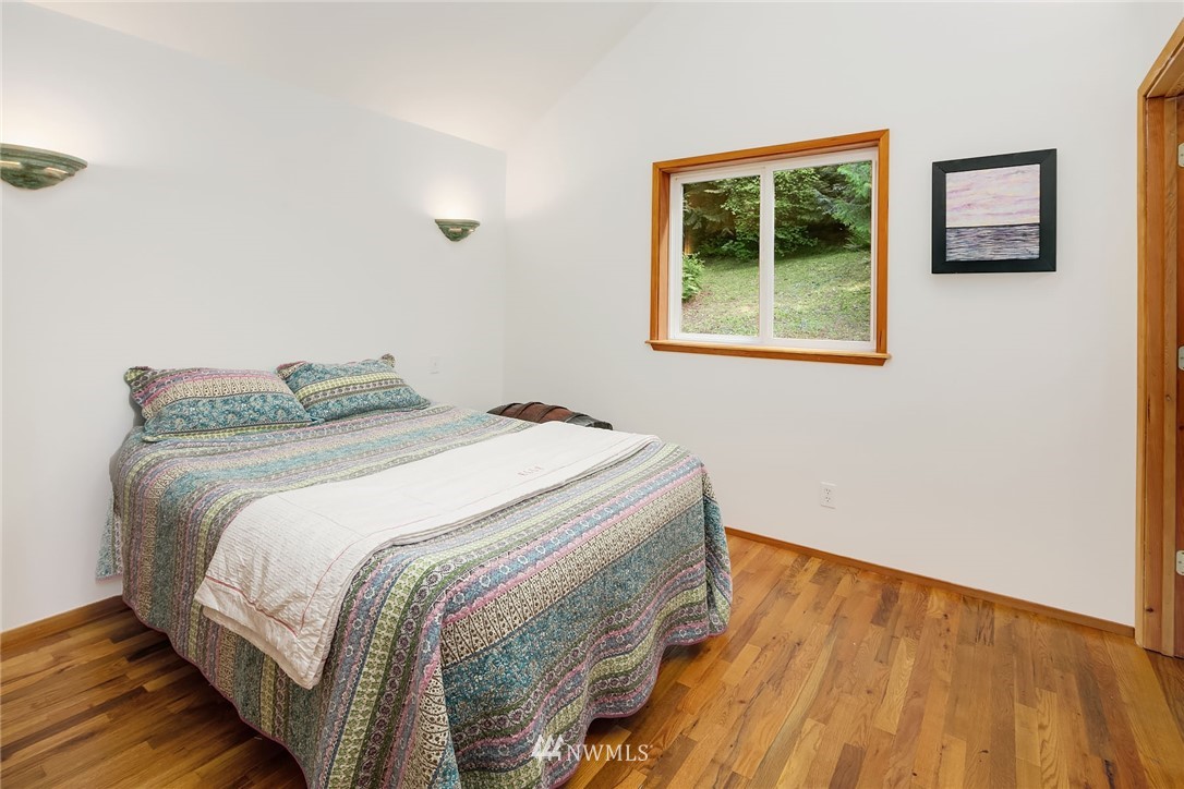 11345 Southwest Cedarhurst Road Vashon, WA 98070 - Photo 14 of 23