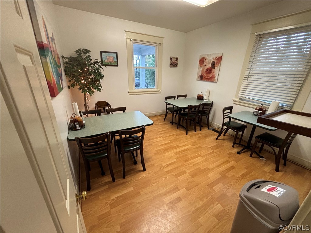 8011 Cold Harbor Road Mechanicsville, VA 23111 - Photo 16 of 20 a living room with furniture and a table