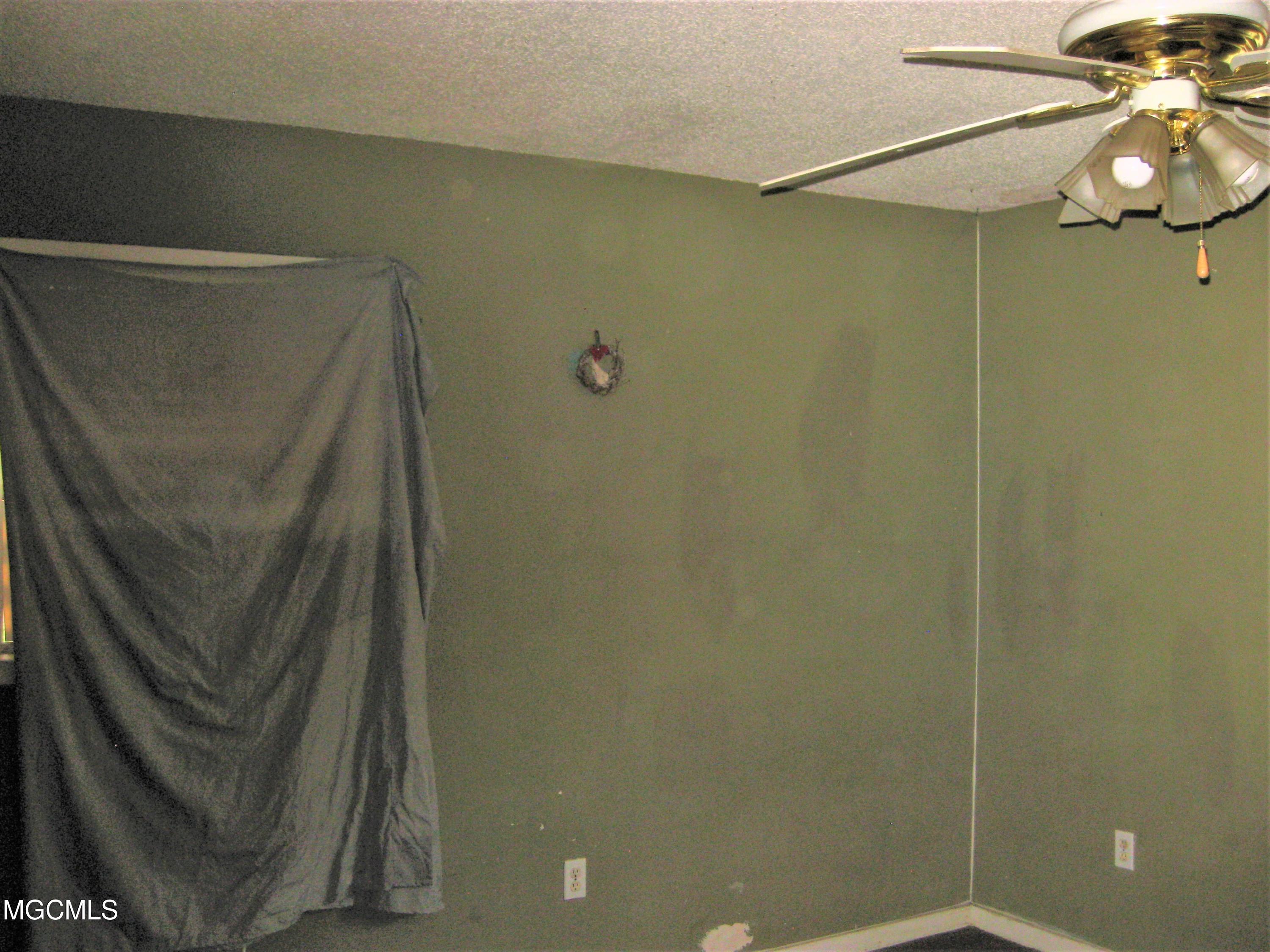 13045 Dedeaux Road Gulfport, MS 39503 - Photo 12 of 20 IMG_0565 (2)
