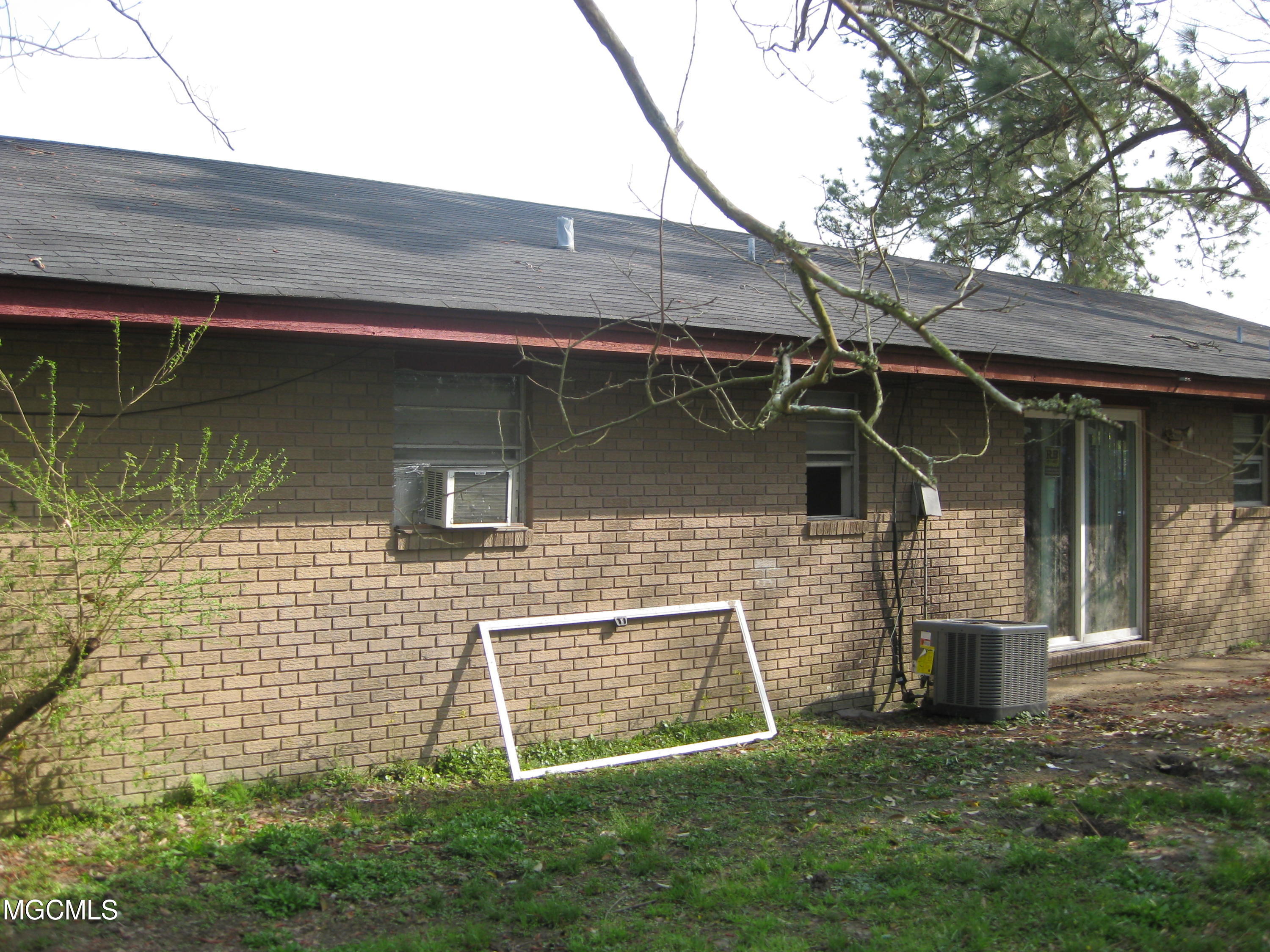 13045 Dedeaux Road Gulfport, MS 39503 - Photo 4 of 20 IMG_0560