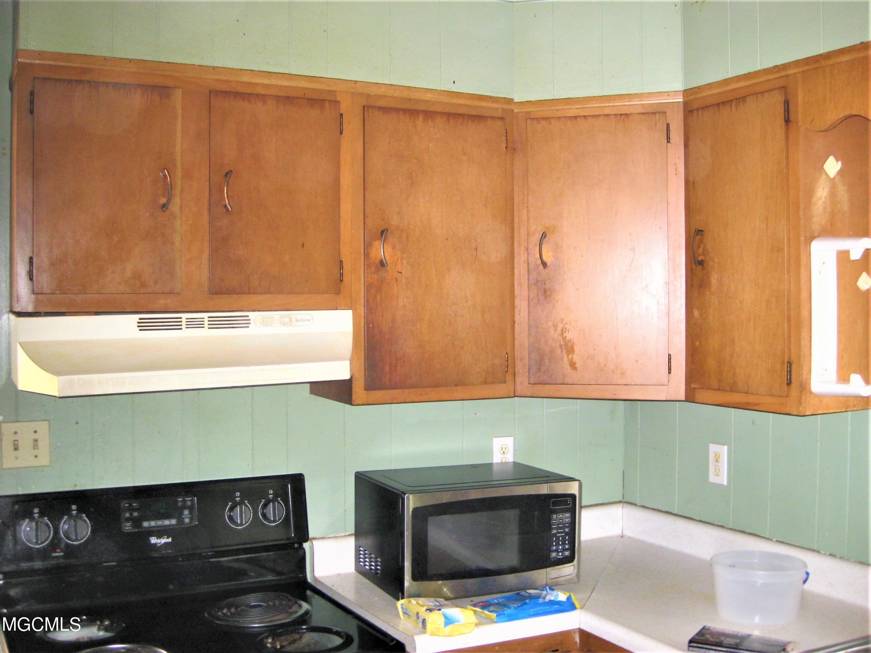 13045 Dedeaux Road Gulfport, MS 39503 - Photo 5 of 20 IMG_0561 (2)