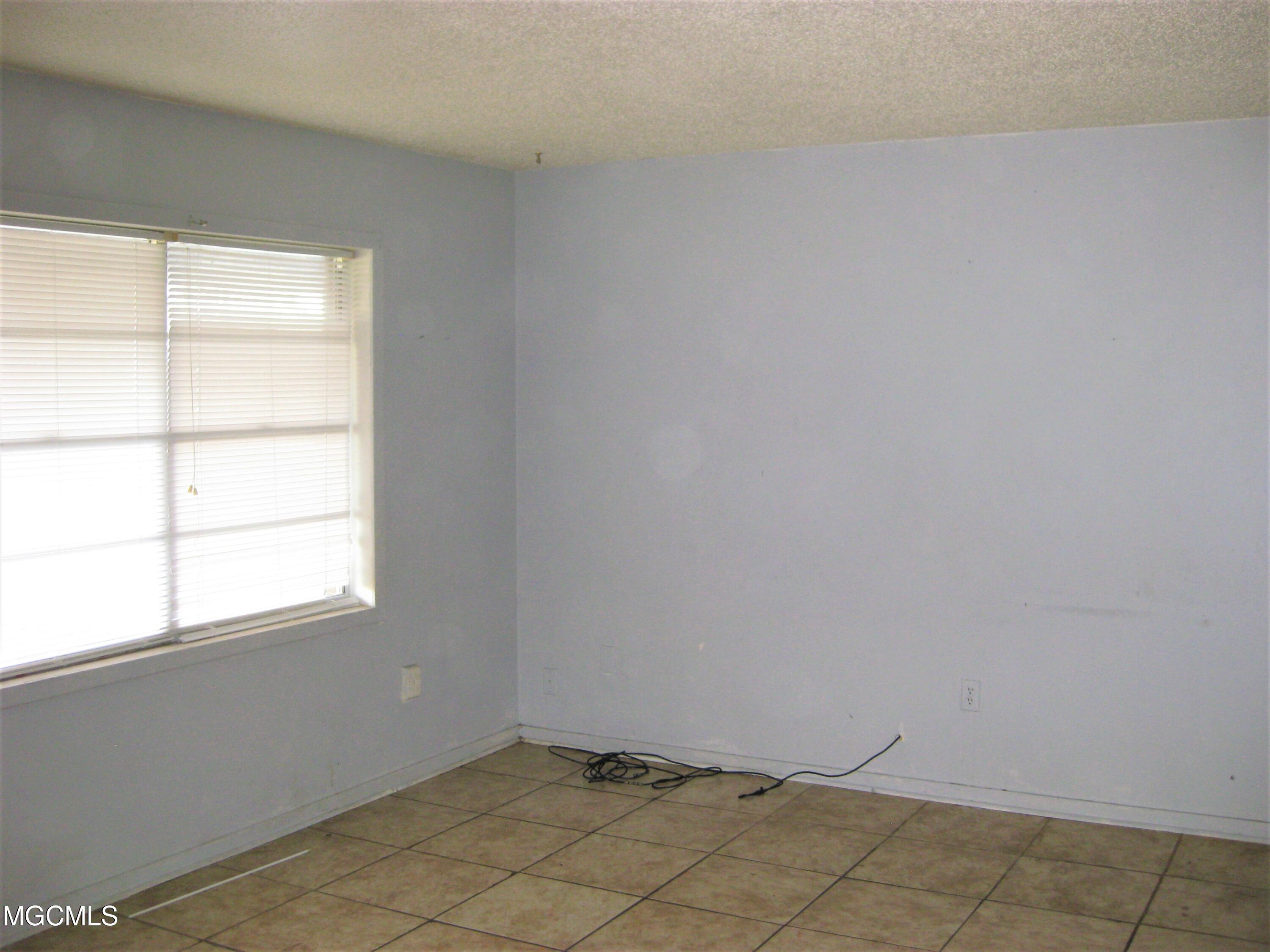 13045 Dedeaux Road Gulfport, MS 39503 - Photo 7 of 20 IMG_0562 (2)