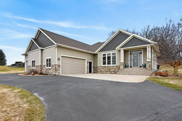 $699,900 | 55 Bluegrass Drive, Alexandria, MN 56308