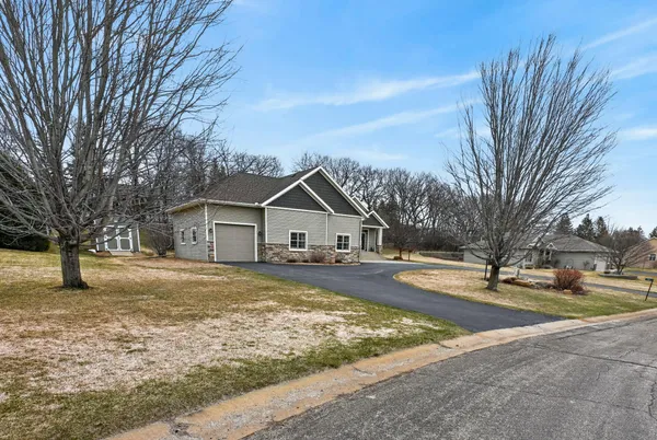 $699,900 | 55 Bluegrass Drive, Alexandria, MN 56308