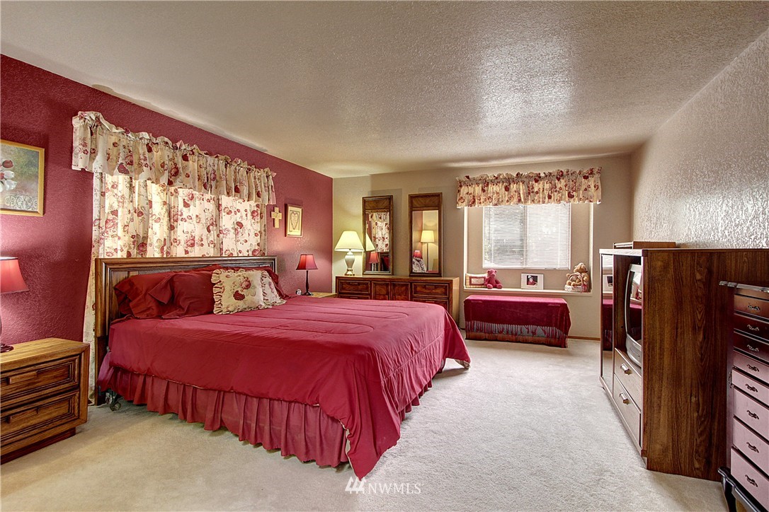 12804 Northeast 185th Court Bothell, WA 98011 - Photo 11 of 18 Gallery Image 11