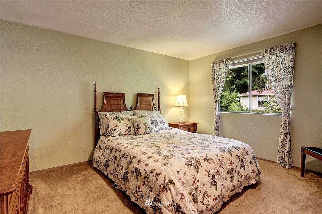 12804 Northeast 185th Court Bothell, WA 98011 - Photo 12 of 18 Gallery Image 12