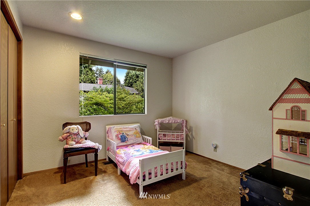 12804 Northeast 185th Court Bothell, WA 98011 - Photo 13 of 18 Gallery Image 13