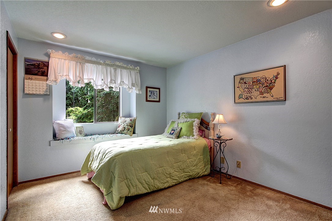 12804 Northeast 185th Court Bothell, WA 98011 - Photo 14 of 18 Gallery Image 14