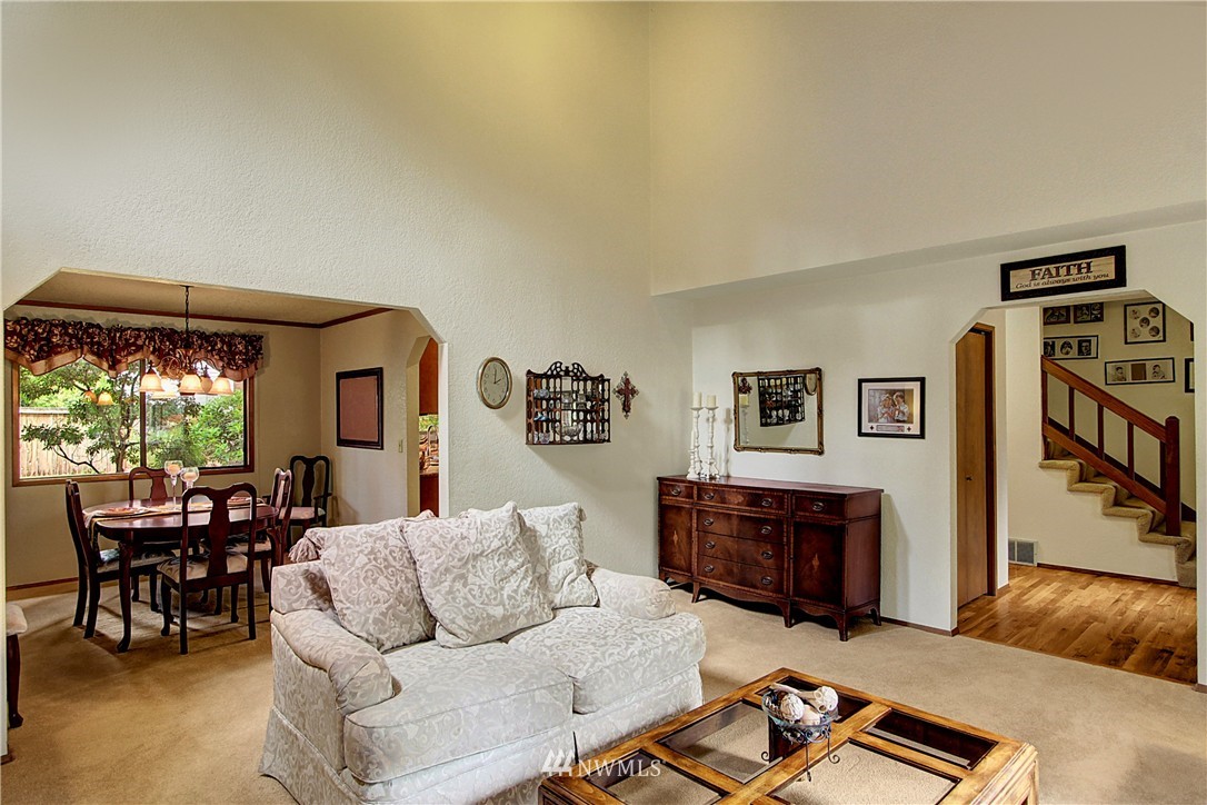 12804 Northeast 185th Court Bothell, WA 98011 - Photo 4 of 18 Gallery Image 4