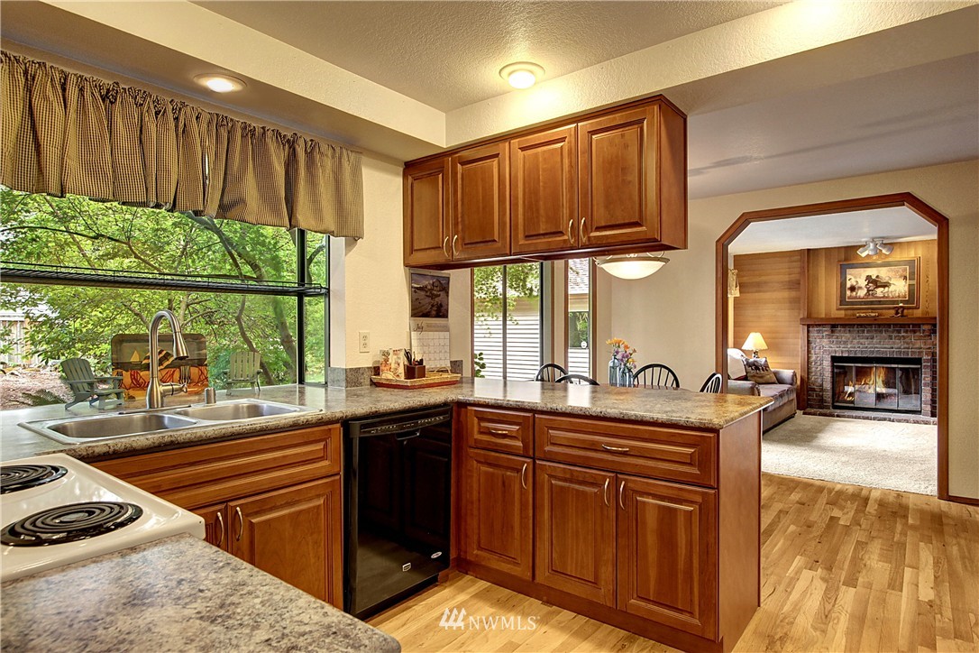 12804 Northeast 185th Court Bothell, WA 98011 - Photo 6 of 18 Gallery Image 6