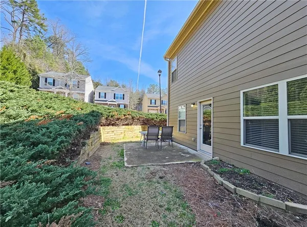 a view of a house with backyard and sitting area