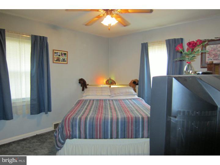 244 Youngs Road Hamilton, NJ 08619 - Photo 4 of 11 Gallery Image 4