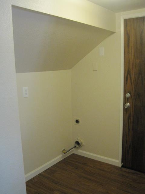 241 North Ruth Street Porterville, CA 93257 - Photo 9 of 21 Laundry area