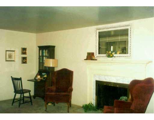 233 Foxcroft Road Pittsburgh, PA 15220 - Photo 2 of 8 Living Room.