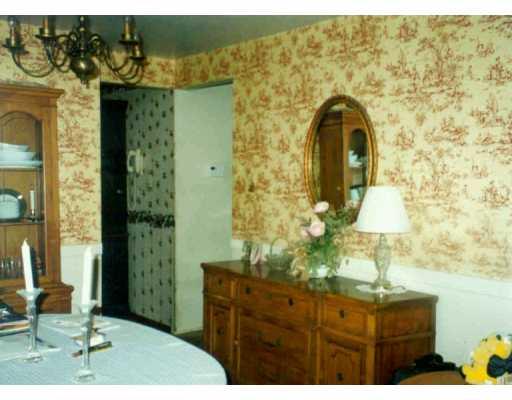233 Foxcroft Road Pittsburgh, PA 15220 - Photo 3 of 8 Dining Room.