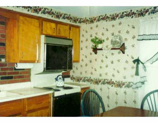233 Foxcroft Road Pittsburgh, PA 15220 - Photo 4 of 8 Kitchen.
