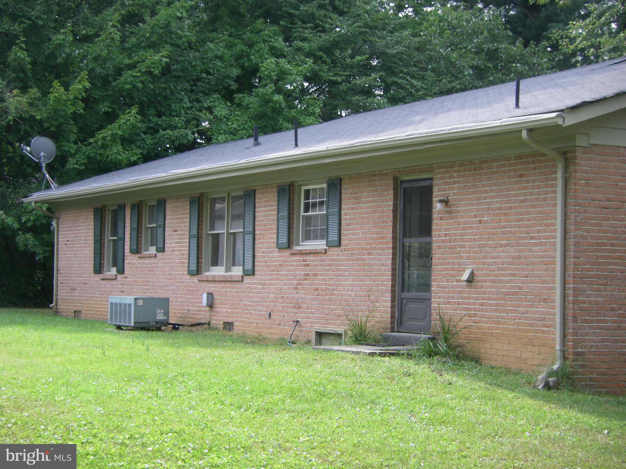 244 Dry Mill Road Southwest Leesburg, VA 20175 - Photo 3 of 14 Exterior (Rear)
