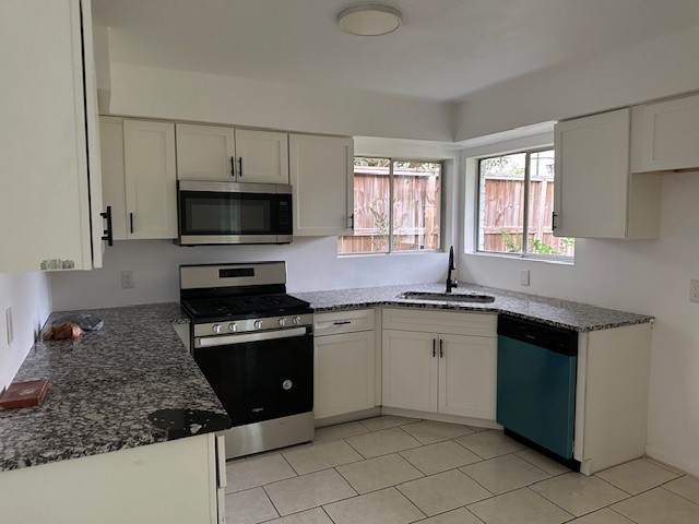 910 1/2 Oak Street Houston, TX 77018 - Photo 2 of 13 a kitchen with granite countertop a sink stainless steel appliances and a counter top space
