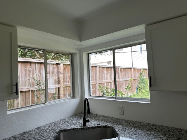 910 1/2 Oak Street Houston, TX 77018 - Photo 3 of 13 a living room with a window