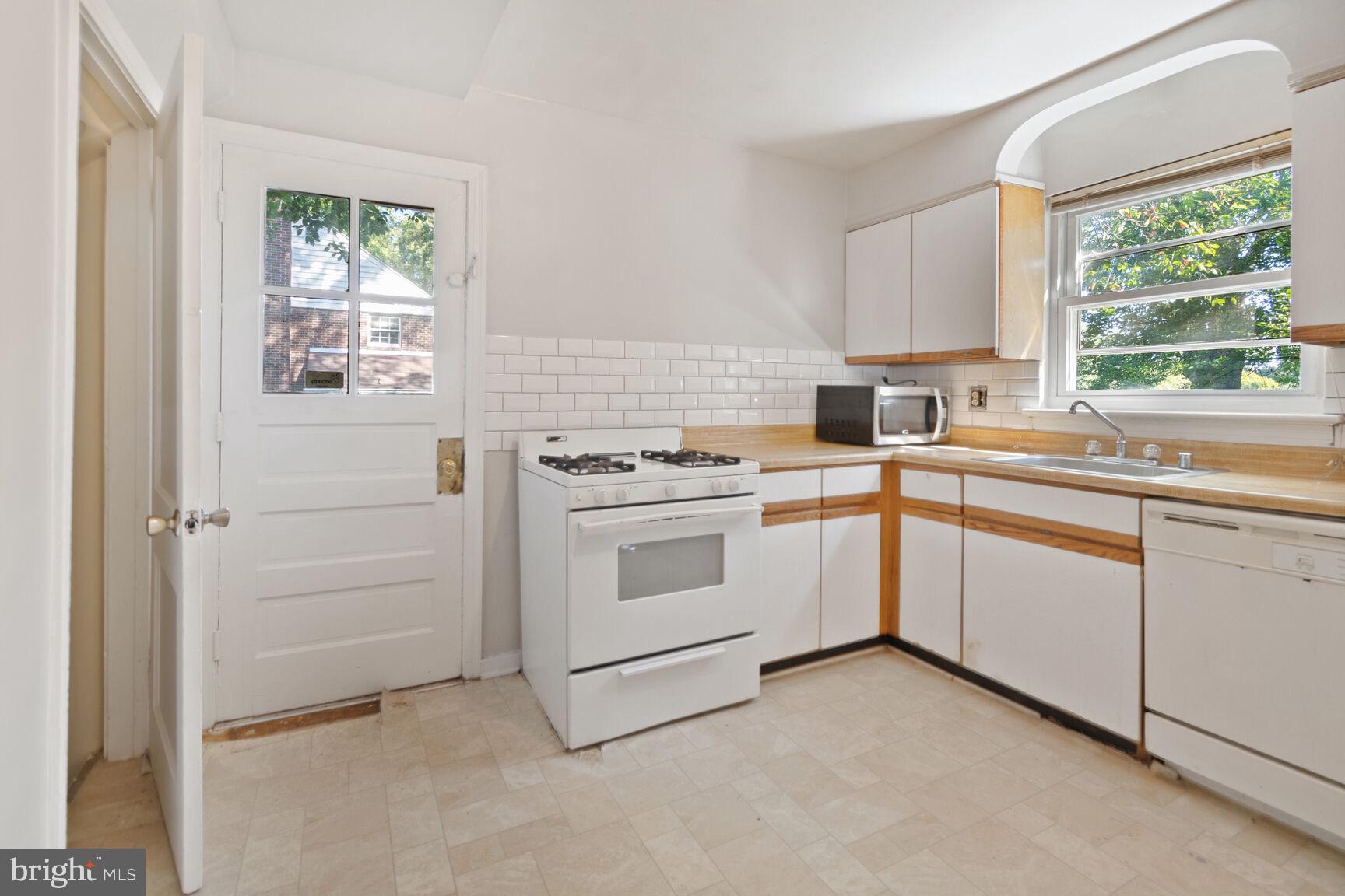 9017 Sudbury Road Silver Spring, MD 20901 - Photo 9 of 27