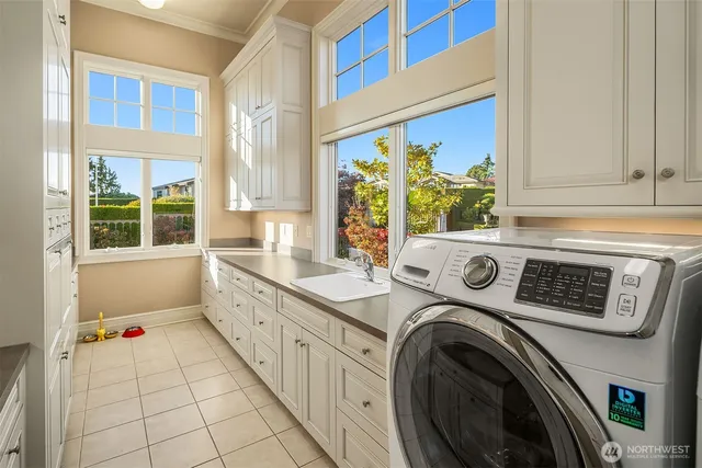 $8,400,000 | 1322 91st Avenue Northeast, Clyde Hill, WA 98004