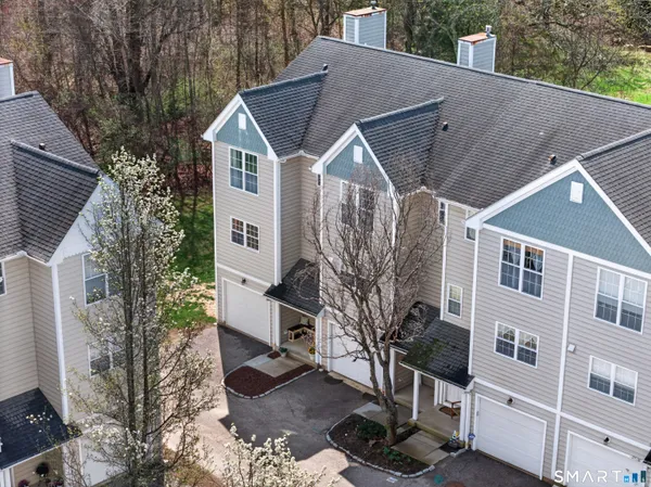 $279,900 | 18 Forestview Drive, Unit 18, Norwich, CT 06360
