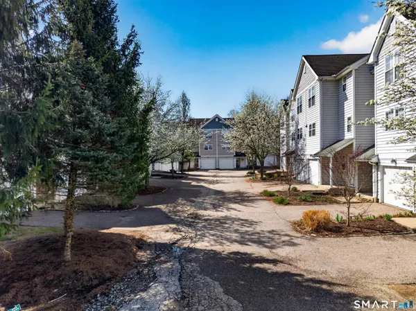 $279,900 | 18 Forestview Drive, Unit 18, Norwich, CT 06360