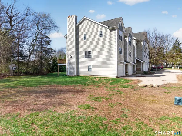 $279,900 | 18 Forestview Drive, Unit 18, Norwich, CT 06360