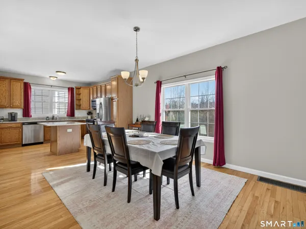 $279,900 | 18 Forestview Drive, Unit 18, Norwich, CT 06360