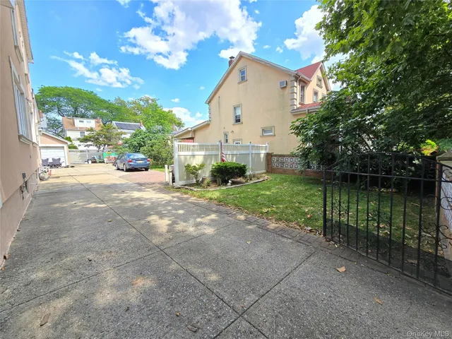 a view of a house with backyard and sitting area