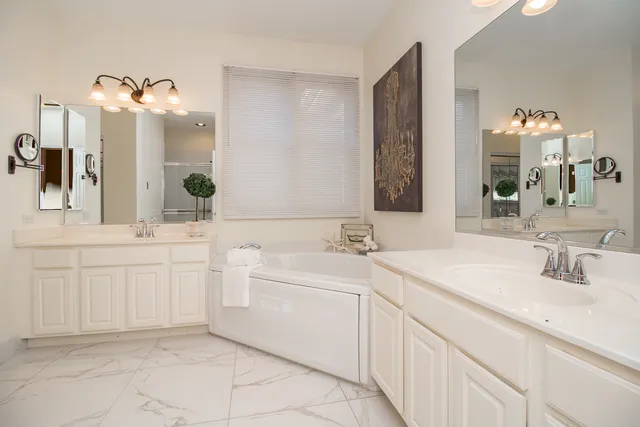 $679,000 | 6 Sherwood Court, Lake In The Hills, IL 60156