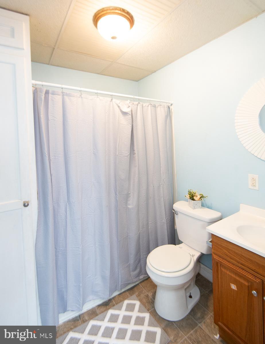 105 Center Street Hurlock, MD 21643 - Photo 22 of 40 main level bath