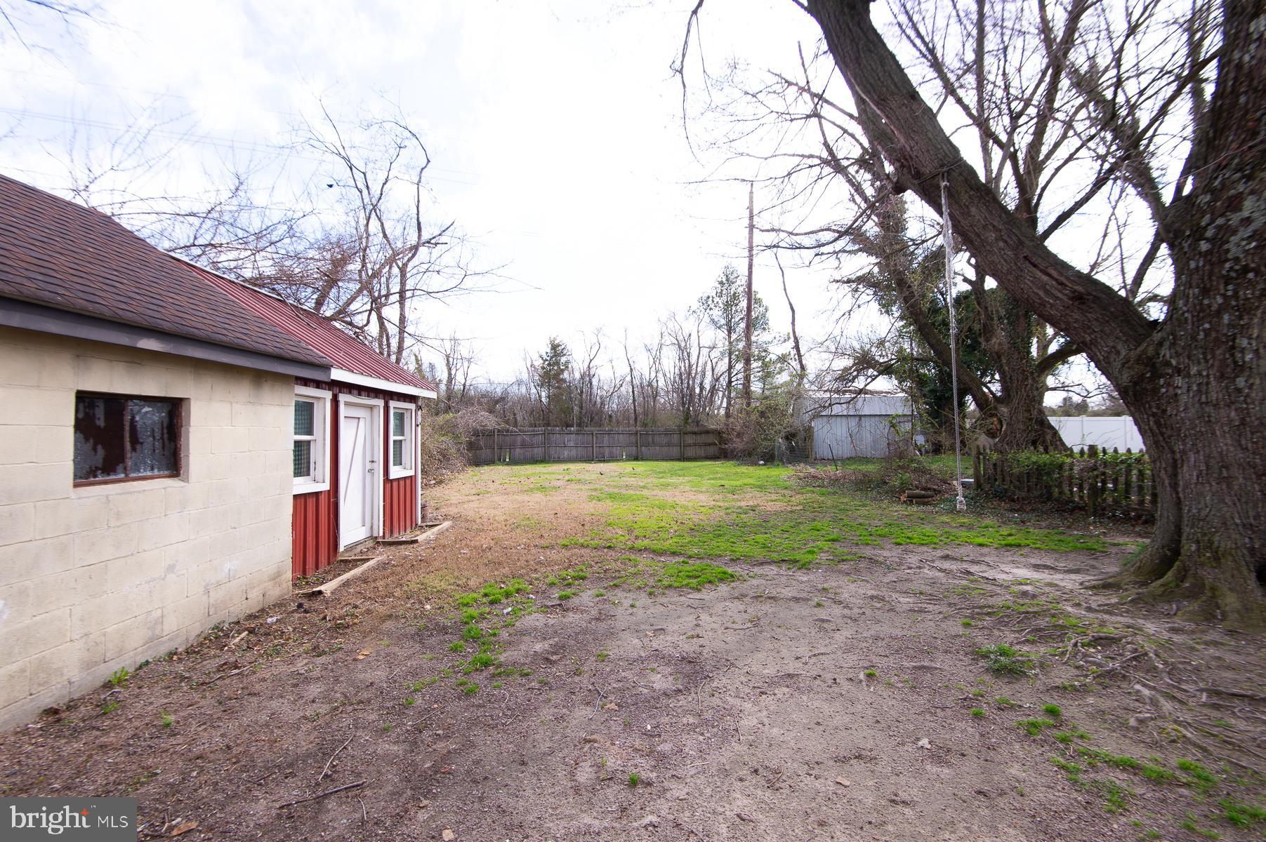 105 Center Street Hurlock, MD 21643 - Photo 37 of 40 attached shed